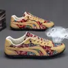 Sapatos masculinos retrô transfronteiriços 2026 novos, sapatos baixos respiráveis de malha versáteis casuais, estilo étnico color-blocking, sapatos Forrest Gump