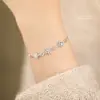 Pulsera de Plata S925 Minimalista con Trébol de Cuatro Hojas Incrustado de Circonita para Mujer, Diseño Hueco, Moda Deslumbrante, Joyería Única y de Alta Gama