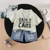 Conjunto Casual de Verão para Meninos com Estampa de Letras Manga Curta 2026 Nova Roupa Estilosa para Meninos Roupa de Bebê Duas Peças Conjunto da Moda