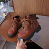Vestido Infantil Estilo Britânico Dr. Botas Martens 2026 Inverno Nova Moda Botas Curtas com Zíper Lateral Para Crianças Médias e Grandes Meninas Botas de Couro para Outdoor