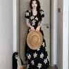 Elegante Vestido Floral de Moda Estilo Francés con Cuello en V Ceñido a la Cintura Adelgazante 2026 Nuevo Vestido Retro Elegante de Moda