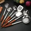 Espátula de acero inoxidable 304 cuchara para sopa espátula para cocinar en casa nuevo mango de madera juego de utensilios de cocina concha para sopa grande venta al por mayor