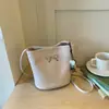 Bolso Cubo Tejido de Color Sólido Shuai Mijia 2026 Nuevo Estilo para Mujer de Gran Capacidad Casual Cruzado