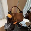 Bolsa Feminina 2025 Nova Moda Outono e Inverno High-End Retrô para o Dia a Dia Feminina Ombro Único Transversal Bolsa Bolinho