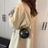 2025 Moda Versátil Bolso Redondo Pequeño Tendencia Personalidad Color Sólido Bolso de Hombro o Muñeca Bolso de Diseño de Nicho de Tendencia para Mujer