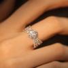 Anillo con diseño de hierba y circonita retro para mujer, estilo lujoso y ligero, exquisito, artesanal, combina con todo, anillo abierto de alta gama.
