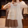 Conjunto de verano para niñas, ropa de bebé elegante, camiseta sin mangas de encaje única y moderna estilo coreano para niñas, blusa de muñeca y pantalones de pierna ancha