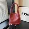 Moda Europea y Americana Textura Tejida Bolso de Cubo de Mano para Mujer Nuevo Otoño Retro Estilo Ins Texturizado Casual Bolso de Mano