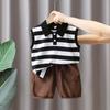 5604 Roupa de Verão para Meninos 2026 Novo Estilo Crianças Camisa Polo Listrada Sem Manga Conjunto Elegante de Duas Peças para Bebê