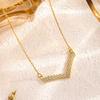 Moda Estilo Japonés y Coreano Collar de Acero de Titanio con Letra V Grande Micro-Incrustada de Zircón Completo Joyería de Diseño Nicho para Mujer Cadena Clavicular