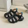 Sandalias de Tira para Niños 2026 Verano Nuevo Estilo Bebé Pequeño Suela Suave Zapatos para Caminar Antipatadas Sandalias de Playa para Niños