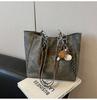2025 Moda Color Puro Nuevo Trendy Simple Popular Bolso Tote de Gran Capacidad para Mujer Textura Colgante Ropa Casual de Trabajo Suave