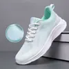 Zapatillas deportivas transpirables para mujer, primavera y otoño, nuevas zapatillas de correr de malla antideslizantes, tacón plano, suela suave, ligeras y que no cansan, zapatos casuales para mujer