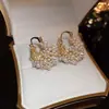 Pendientes geométricos de perlas y circonitas transfronterizos europeos y americanos, pendientes exquisitos de nicho de lujo ligero de alta gama, accesorios para orejas simples y elegantes para mujer