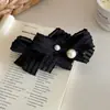 Pinza para el pelo tipo plátano de encaje de perlas estilo coreano, suave, inspirado en Chanel, para mujer, accesorio para el pelo lateral