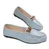 Cross2026 Primavera Otoño Nuevo Fondo Plano Boca Baja Europeos y Americanos Elegantes Mocasines con Cadena Metálica Zapatos Casuales para Mujer Zapatos de Vestir