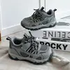 Sapatos de malha da moda para meninos e meninas, leves e antiderrapantes, tênis esportivos infantis outono 2026, sapatos de trilha ao ar livre estilo pai
