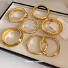 Pulsera Redonda Cuadrada de Superficie Lisa Plegada Transfronteriza Europea y Americana Pulsera de Temperamento Estilo Frío Joyería de Mano de Lujo Ligero Sensación de Alta Gama Venta al por Mayor