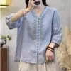Nova Camisa Bordada de Algodão e Linho com Decote em V Artístico Vintage 2025 para Mulheres, Blusa Versátil Casual Solta de Manga Longa para o Verão
