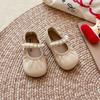 Sapatos de Couro Estilo Coreano para Meninas 2025 Primavera e Outono Novos Sapatos de Princesa com Pérolas e Solado Macio Sapatos Mary Jane Retrô