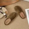Sandalias planas de lunares estilo retro británico para ir al trabajo, nuevo diseño 2026, antideslizantes, punta redonda, estilo Birkenstock, media zapatilla para mujer