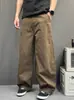 Pantalones de trabajo casuales versátiles de pierna ancha suelta con diseño plisado de patrón de bambú retro japonés, color café, para hombre