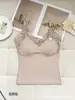 Camisola de encaje estilo francés con cuello en V para mujer, adecuada para usar como prenda exterior o interior, con copas incorporadas, sin mangas, diseño sexy en la espalda, no necesita usar sujetador