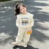 Conjunto de Moletom Fashionável Novo para Meninas, Outono 2026, Estampa de Desenho Animado, Conjunto Esportivo Casual de Duas Peças para Bebês