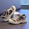 Sandálias Infantis 2026 Verão Novas Leves Sapatos Infantis para Crianças Maiores com Velcro Fechadas na Ponta Sandálias Esportivas