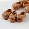 Accesorios para zapatos con cabeza de tigre tallada en madera de melocotón, artesanías de madera natural, pulsera de cuerda roja, accesorios al por mayor