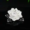 Broche colgante de rosa de lujo ligero de alta gama para mujer con microincrustaciones de circonio, elegante ramillete para traje, cheongsam, abrigo, accesorios, alfiler