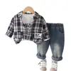 Conjunto de Roupa para Meninos Primavera e Outono 2026 Nova Roupa de Bebê Estilosa Camisa Xadrez Manga Longa Conjunto de Três Peças
