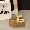 Mocassins de pelúcia com sola grossa para mulheres, novos sapatos de algodão estilo Birkenstock para outono e inverno de 2026, botas de neve quentes