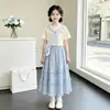 Conjunto de Verano para Niñas: Nuevo Conjunto de Dos Piezas para Niños Mayores: Camiseta de Manga Corta Estilo Coreano con Encaje y Falda de Capas a Cuadros
