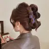 Presilha de cabelo de pelúcia de alta qualidade para outono e inverno para mulheres, versátil e fofa, presilha de tubarão para a parte de trás da cabeça, novo estilo coreano 2026, presilha de garra