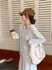 Tricô com Listras Verdes Coreano com Capuz Camisa para Ar Condicionado para Mulheres Design Externo de Verão Camiseta de Manga Longa Proteção Solar
