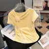 Camiseta de Manga Curta com Flores Tridimensionais para Mulheres, Estilo Novo Verão 2026, Design Único, Corte Justo, Versátil, Top Tendência