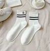 Calcetines de punto de media pantorrilla estilo coreano 2026 con bordado de oso para mujer, calcetines casuales ligeros de algodón a rayas versátiles para primavera y verano