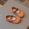 Sapatos de couro femininos estilo coreano, nova coleção primavera/outono 2026, sapatilhas infantis de sola macia com estampa de leopardo, sapatos casuais slip-on para meninas