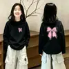 Camiseta base de manga larga para niña, modelo nuevo para primavera y otoño 2026, algodón puro, cuello redondo, camiseta linda, top de corte holgado para niños mayores