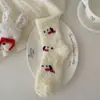 Calcetines para dormir para mujer, con diseños de animales de dibujos animados estilo japonés, de longitud media hasta la pantorrilla, engrosados para abrigar en otoño e invierno, y hechos de suave y esponjoso forro polar coral.