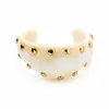 Novo bracelete largo vintage com gradiente e tachas de resina, abertura irregular, simples e elegante, estilo de luxo leve, atacado