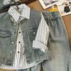 Traje de Moda para Niños y Niñas 2025 Primavera Estilo Coreano Chaleco de Mezclilla para Niños Camisa Rayada Conjunto de Tres Piezas