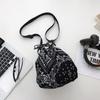 Bolso de Mujer Transfronterizo de Hombro Único Estilo Étnico Retro Paisley Popular Temu Bolso Pequeño Cruzado Patrón Paisley Bolso Balde