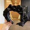 Elegante Faixa de Cabeça Preta Plissada Larga para Mulheres, Acessório de Cabelo Moderno e de Conto de Fadas, Acessório de Cabeça Versátil e Simples para Sair