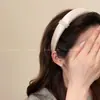 Diadema de Perlas del Mismo Estilo de Zhao Lusi y Xu Yan 2024 Nueva Pinza para el Cabello de Alta Gama y Elegante Diadema de Lujo Accesible Accesorios para el Cabello