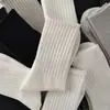 Calcetines de media pantorrilla para hombre para primavera y otoño, transpirables, absorbentes de sudor, antibacterianos, resistentes al olor, calcetines deportivos largos para jóvenes, calcetines de color liso