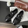 Sapatos Femininos de Salto Baixo Retrô 2026 Outono Novo Estilo Sola Macia Mary Janes Sapatos Pequenos de Couro Sapatos Birkenstock Estilo Ballet Mocassins de Bico Raso