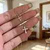 Nuevo Collar Colgante de Doble Cruz Estilo Europeo y Americano para Mujer, Brillante y Exquisito, Cadena Sencilla y de Lujo para Clavícula de Nicho