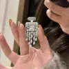 Broche Borla Elegante para Garrafa de Perfume Levemente Borbulhante Estilo Francês para Mulheres, Pin de Lapela Exquisito de Moda Leve de Luxo para Terno Casaco